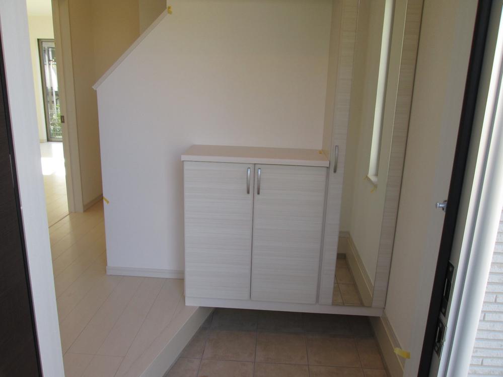 Entrance. Local (12 May 2013) Shooting