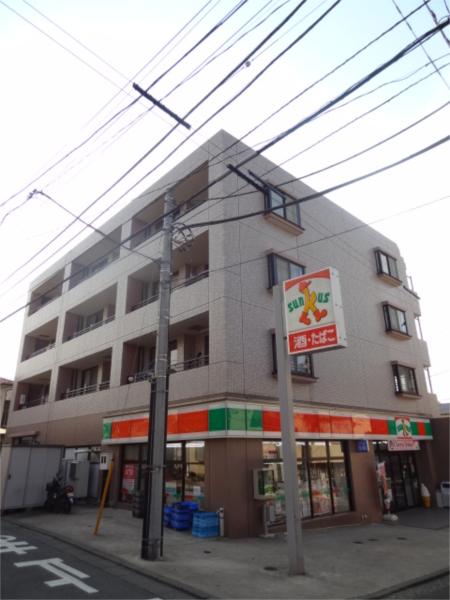 Building appearance. First floor convenience store steep shopping It is also useful (^ O ^)