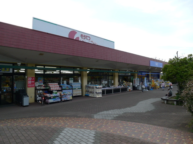 Supermarket. Sotetsu 400m until Rosen (super)