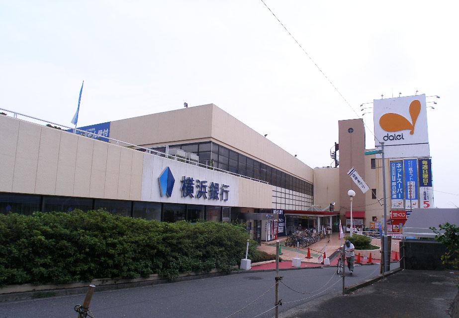 Supermarket. There Daiei to a location within a 10-minute walk 750m to Daiei Mitsuzakai shop! Other, Shopping street, Sports club, Living facilities have been enhanced, such as financial institutions!