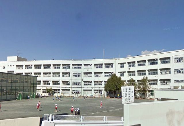 Primary school. Hon'yado up to elementary school (elementary school) 592m