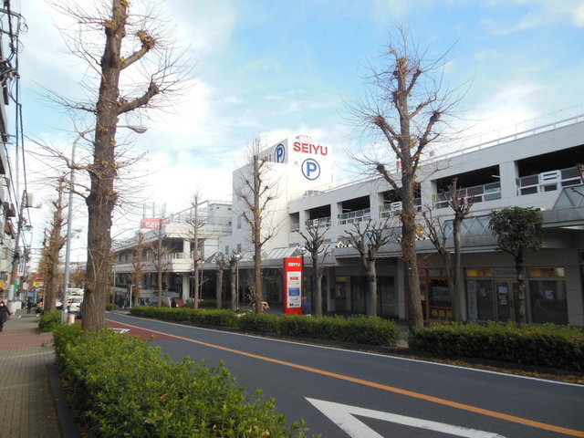 Supermarket. Seiyu to (super) 799m