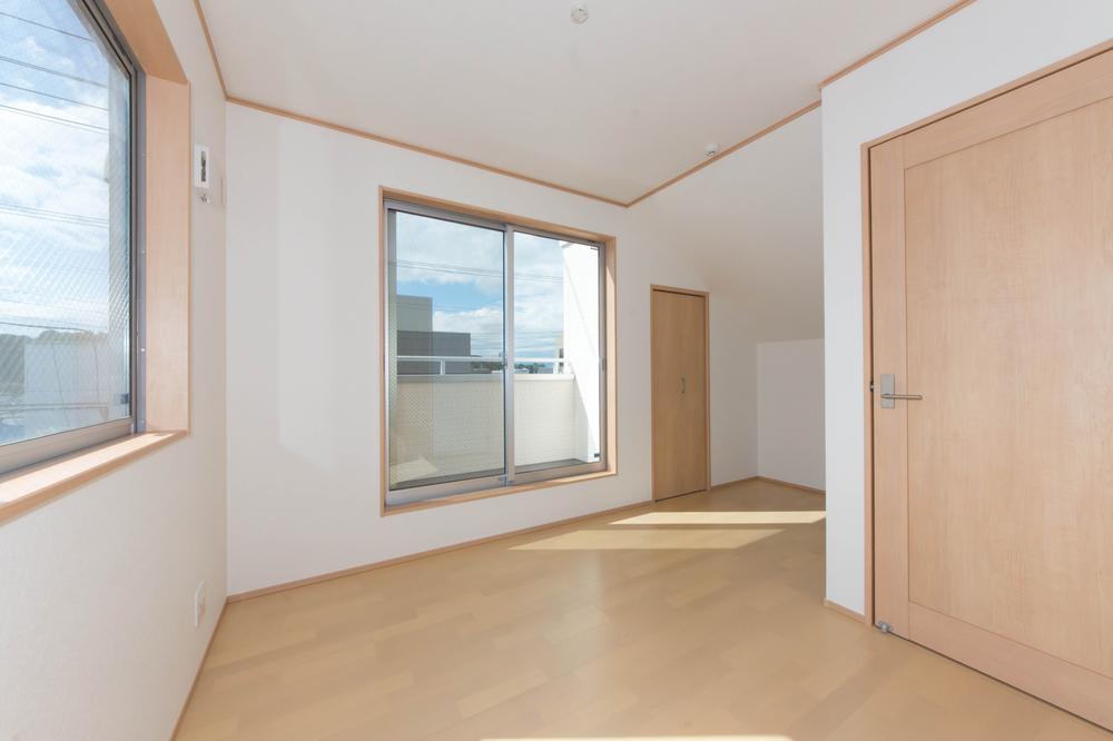 Non-living room. Bright living room with two-sided lighting