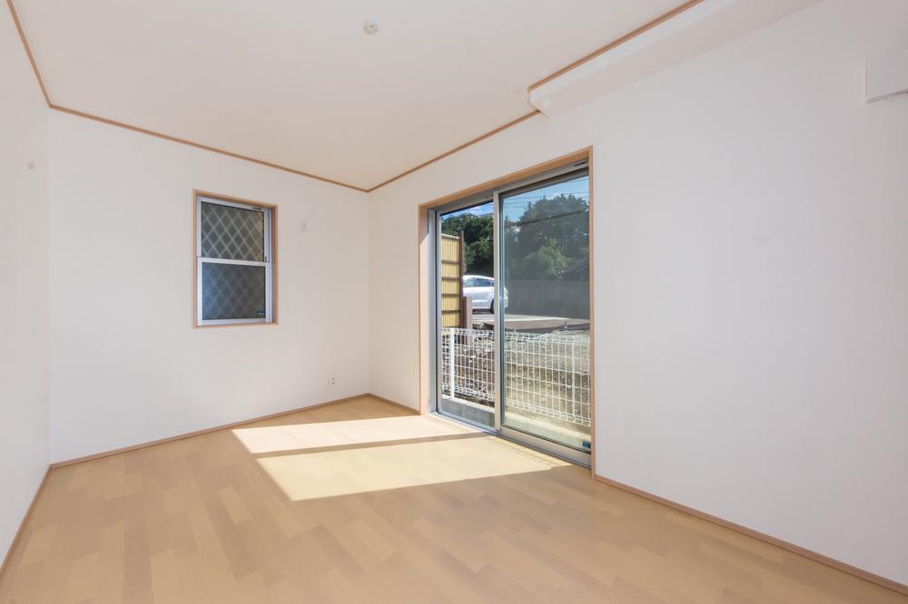 Non-living room. Bright living room with two-sided lighting