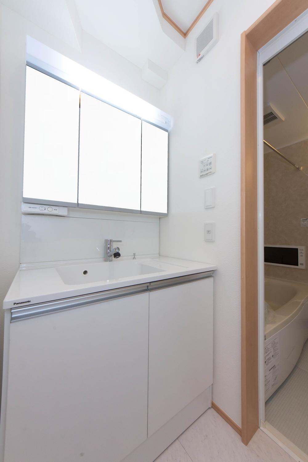 Wash basin, toilet. Cleanliness full wash room