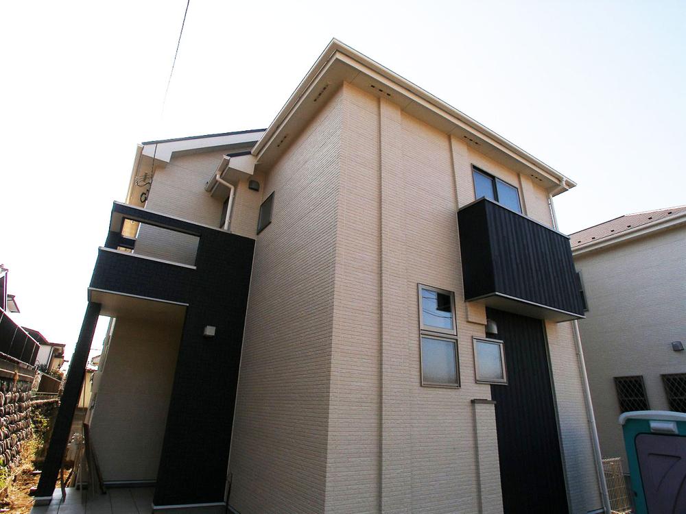 Local appearance photo. Is the final 1 building of two buildings site!