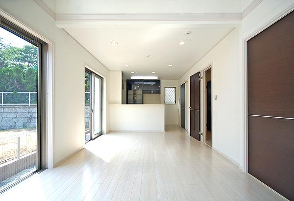 Same specifications photos (living). Example of construction