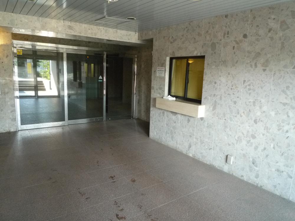Entrance. Common areas