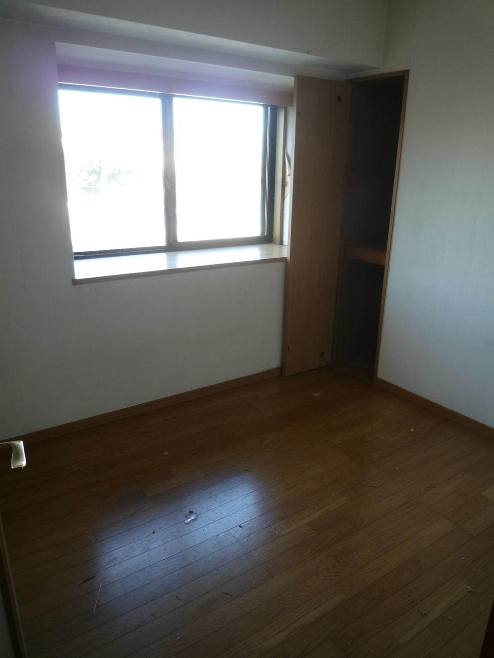 Non-living room. Western-style 4.1 Pledge