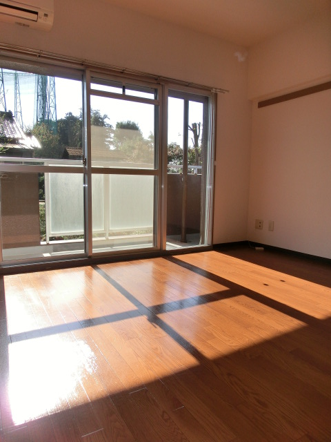 Living and room. View Valley Mitsuzawa room photo