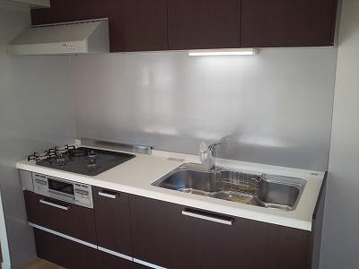 Kitchen. 2013 mid-November was the new interior renovation completed! It is located a 3-minute walk from the station in a flat way from the station! Convenient shopping because it faces in mall! Please contact us once ☆