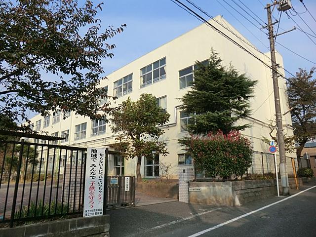 Primary school. Through a fun lesson to understand Yokohama Municipal Sakuradai to elementary school 410m "child trying to realize their wishes and thoughts.", Basic knowledge ・ It aims to acquire a skill, Thinking power ・ Judgement ・ School to nurture the qualities ability of expressive power. 