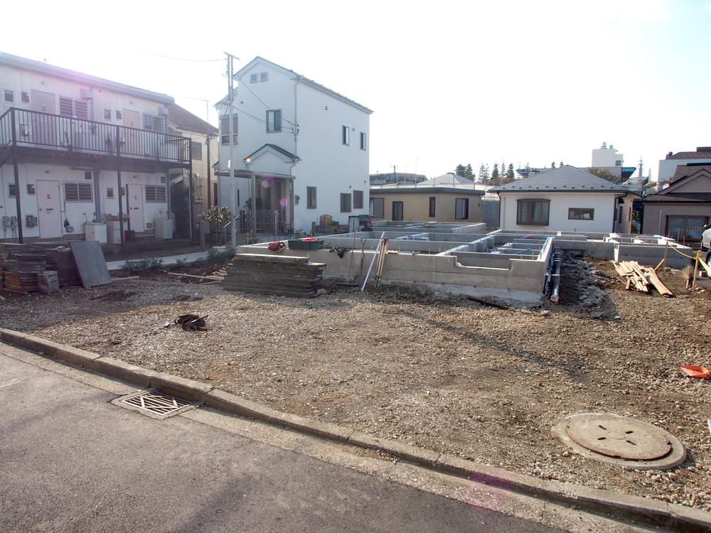 Local photos, including front road. Local panoramic view (November 2013) Shooting