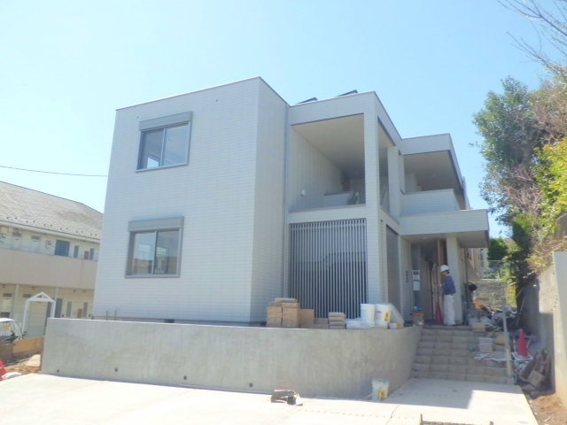 Entrance. New construction 2,014.3 scheduled for completion Over to the earthquake-resistant refractory Asahi Kasei Belle Maison