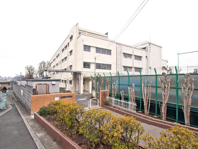Junior high school. 1132m to Yokohama Municipal Hodogaya junior high school
