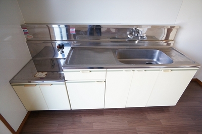 Kitchen. Two-burner stove can be installed Gasukitchin!