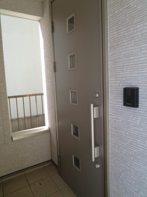 Entrance. Local (12 May 2013) Shooting