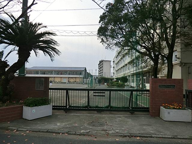 Junior high school. 1362m to Yokohama Municipal Sakon'yama junior high school