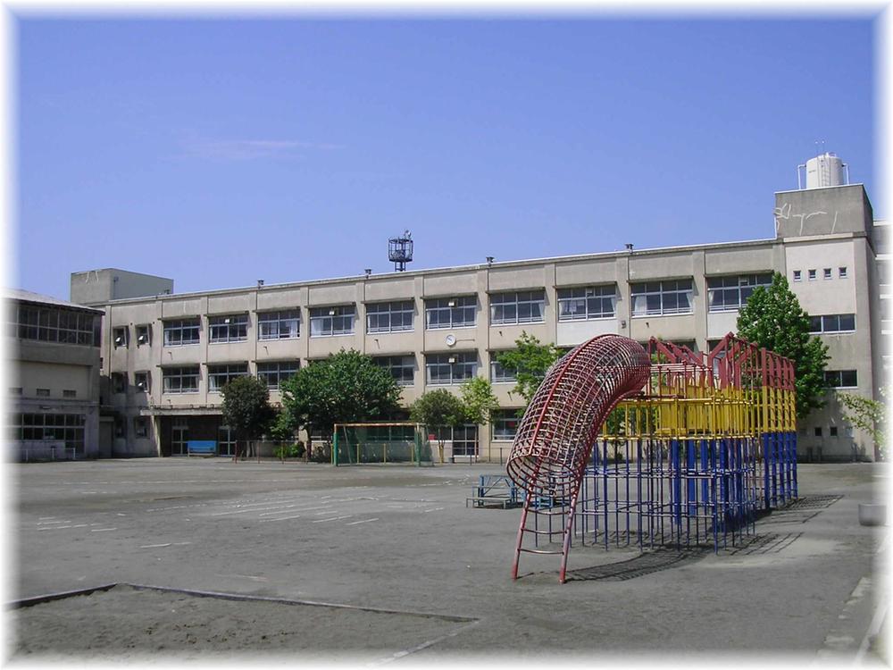Primary school. 832m to Yokohama Municipal Sakaigi Elementary School