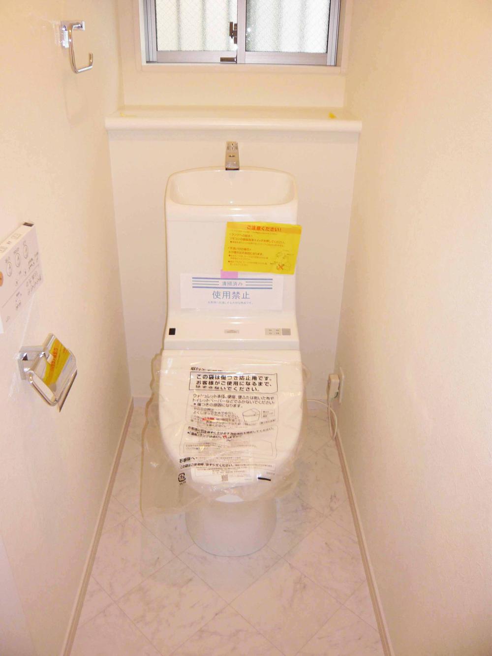 Toilet. Indoor (12 May 2013) Shooting