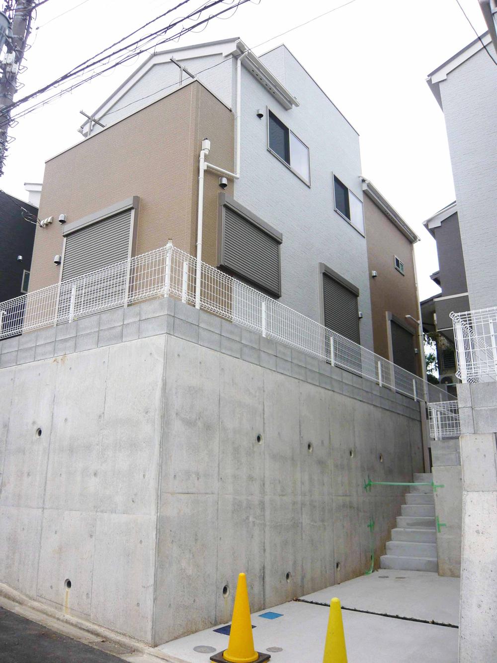 Local appearance photo. Local (12 May 2013) Shooting