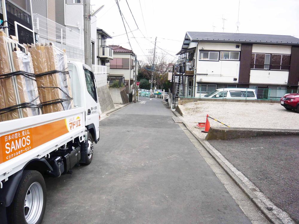 Local photos, including front road. Local ((December 2013) Shooting