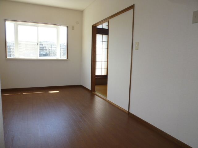 Living and room. Spacious ☆ It took from the kitchen. 