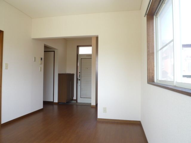 Living and room. It is wide ☆ We took it from the corner of the living room. 