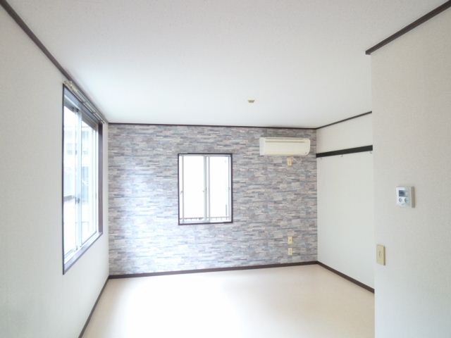 Living and room. It is a corner room dihedral daylight ☆