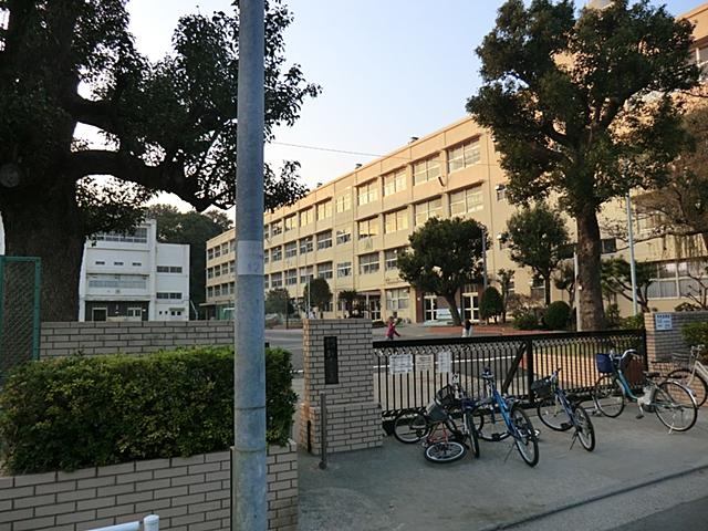 Primary school. 162m to Yokohama Municipal Arai Elementary School