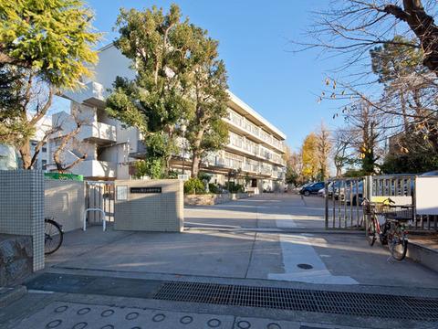 Junior high school. 977m to Yokohama Municipal Hodogaya junior high school