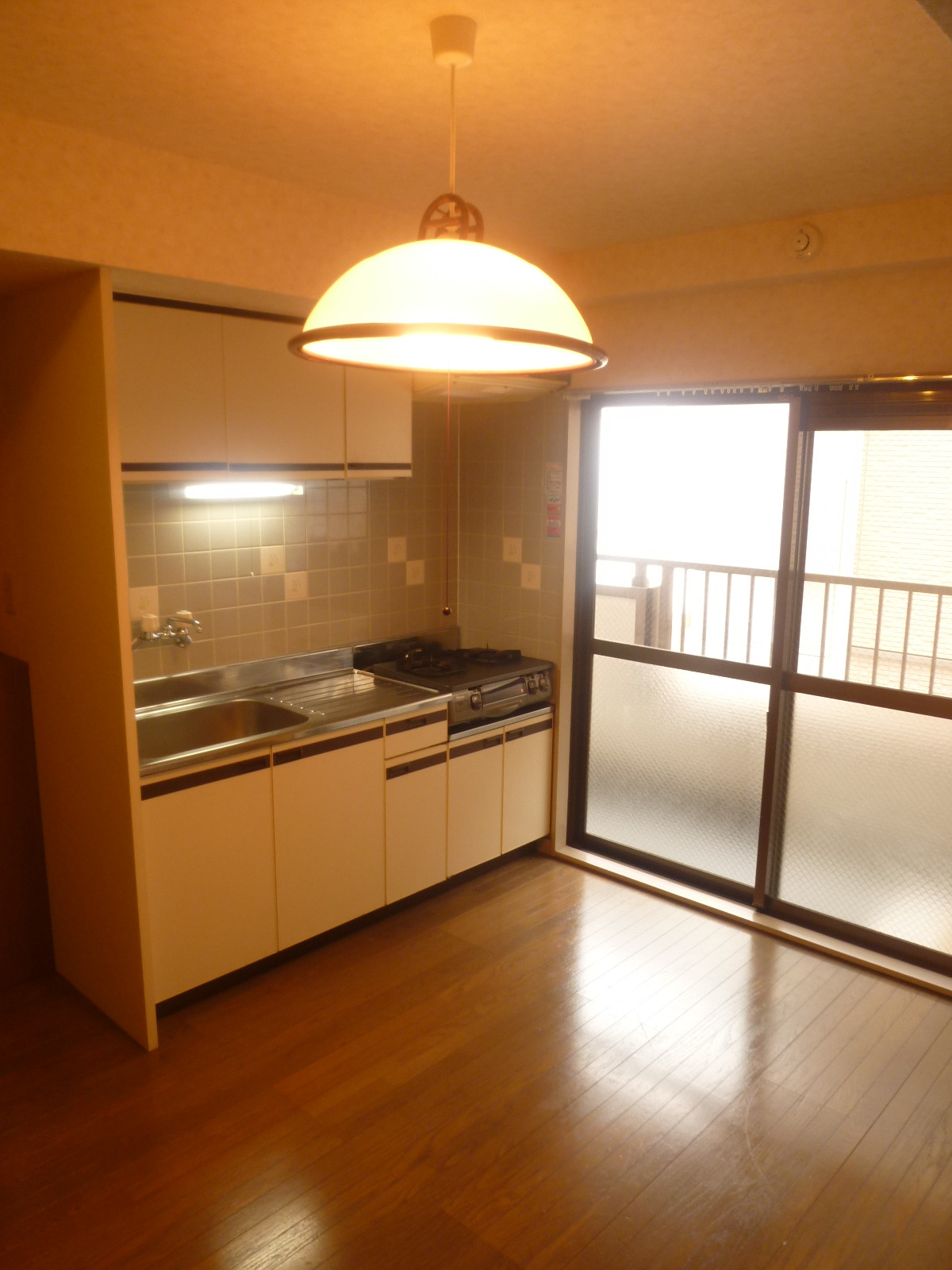 Kitchen. Dining settle down