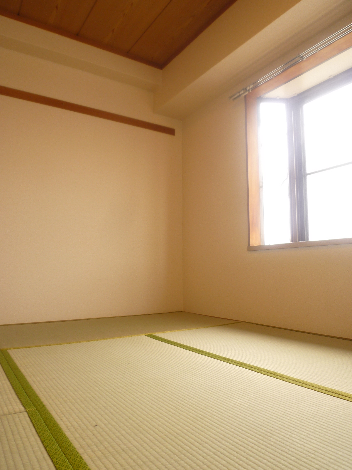 Living and room. Interoceanic also There are also spacious space Japanese-style room