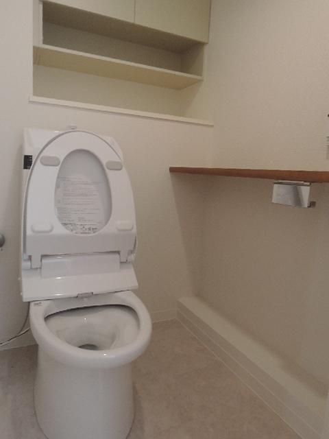 Toilet. 2 places
