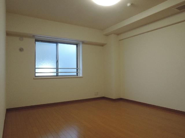 Non-living room. 9.5 Pledge