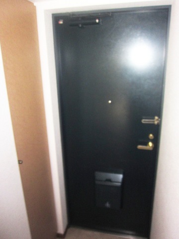 Entrance. There cupboard