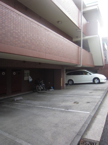 park. 1m until the front road (Park)