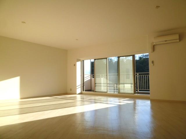 Living. 26.7 tatami living dining