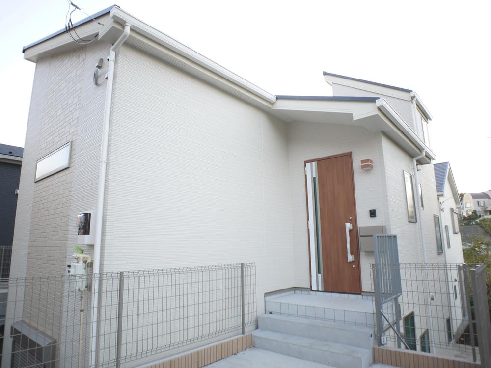 Local appearance photo. B Building site (November 2013) Shooting