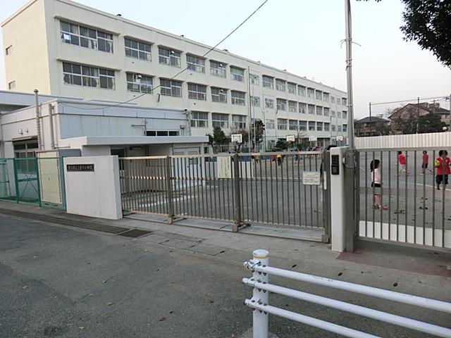 Primary school. Also because it is your local school of 70m each day to Yokohama Municipal Kamihoshikawa Elementary School, It is safe. 
