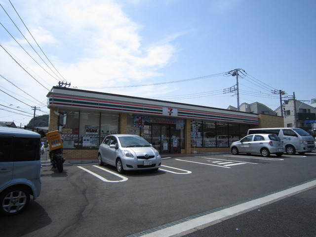 Convenience store. Seven-Eleven (convenience store) to 400m