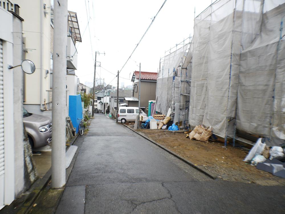 Local photos, including front road. Frontal road