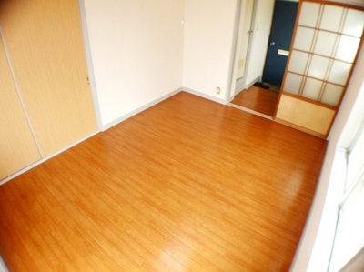 Living and room. Top-floor corner room