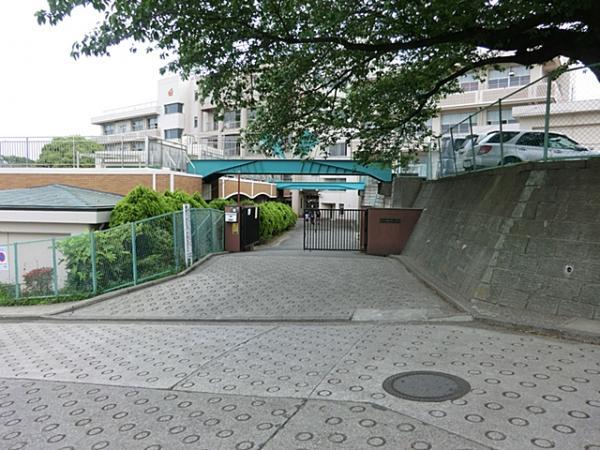 Primary school. Gontazaka until elementary school 670m