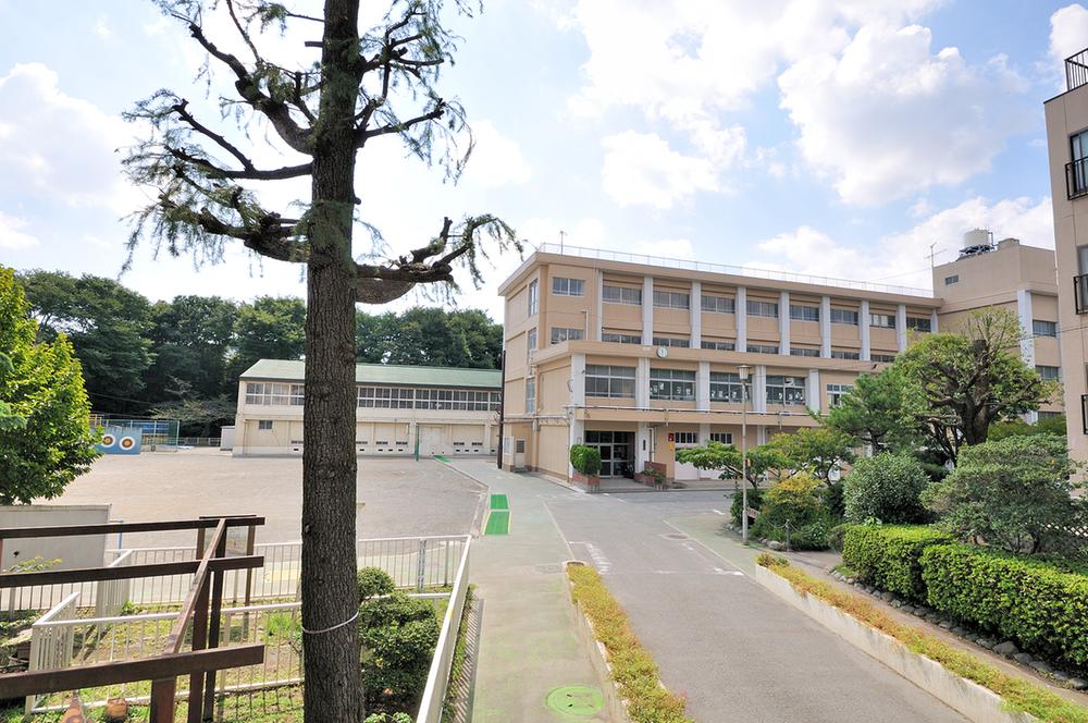 Primary school. 1300m to Yokohama Municipal Mitsuzawa Elementary School