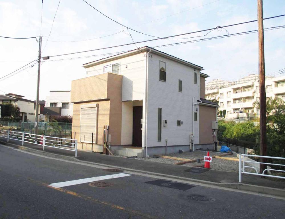 Local appearance photo. Local (11 May 2013) Shooting