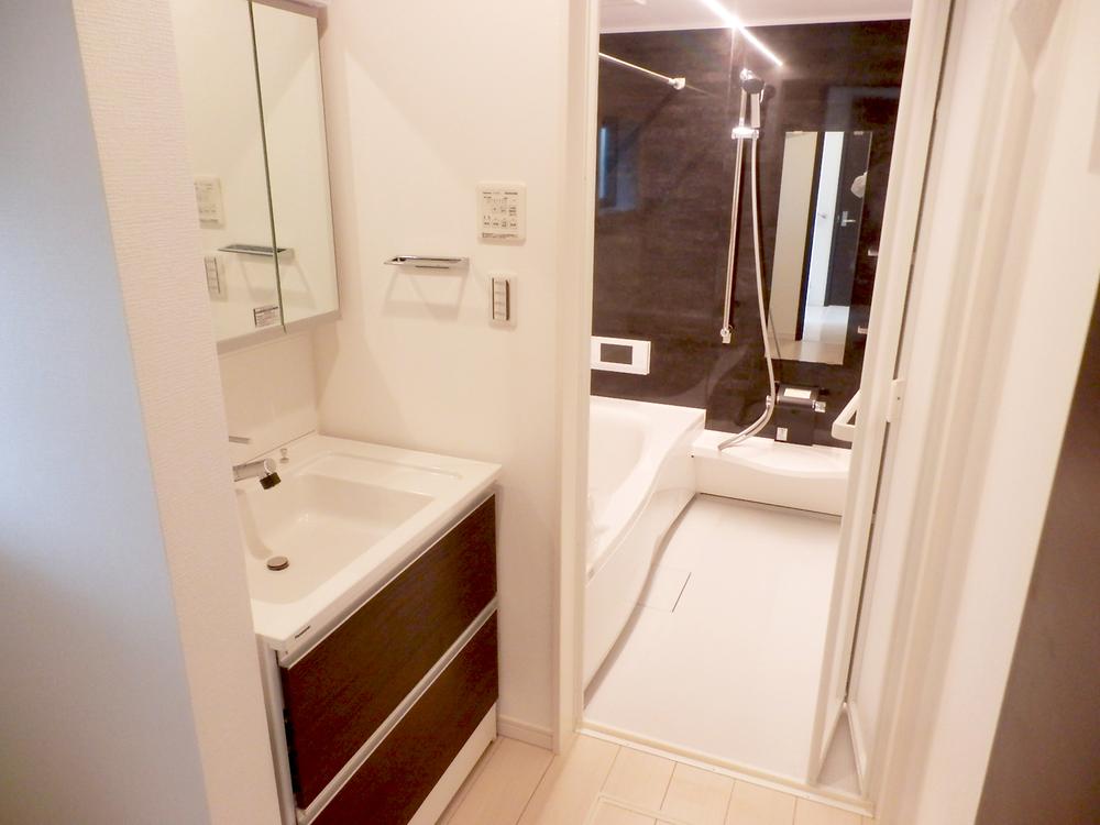 Same specifications photos (Other introspection). Wash basin is the high interior of which was conscious of the furniture design. It has become a specification that has been consideration to usability! (The company specification example)