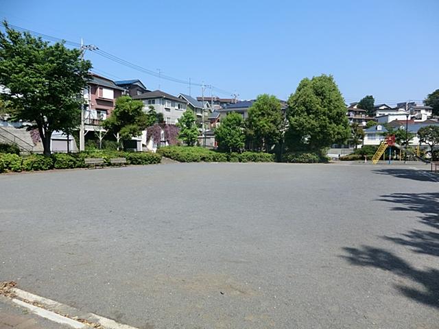 park. 360m until Kamisugeda Yamazaki park