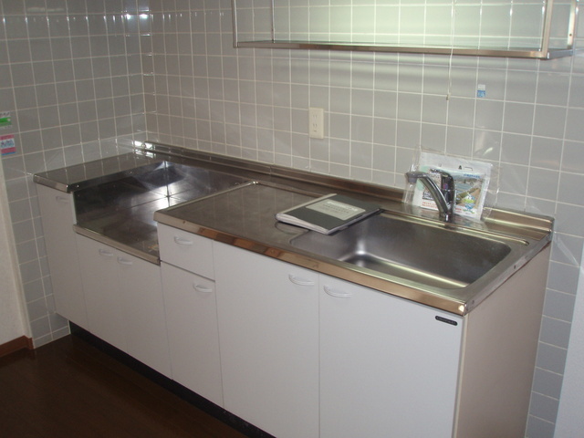 Kitchen. Gas stove can be installed