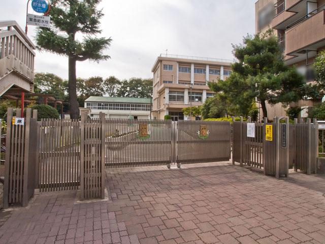 Primary school. 1118m to Yokohama Municipal Mitsuzawa Elementary School